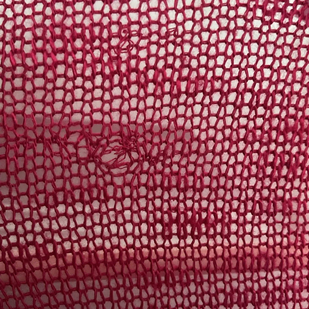 🆕 Ricki’s Raspberry Light Knit Shawl - Picture 9 of 9